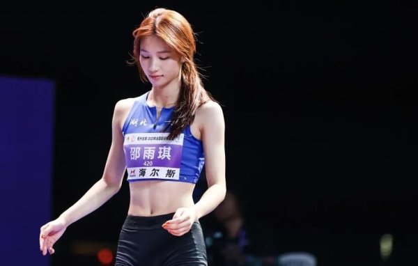 对对配 太美了！23岁清华学霸3个月3冠王：和吴艳妮都是有实力的漂亮女生